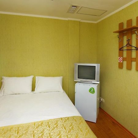 Tokyo Star Economy Hotel Odesa Exterior photo